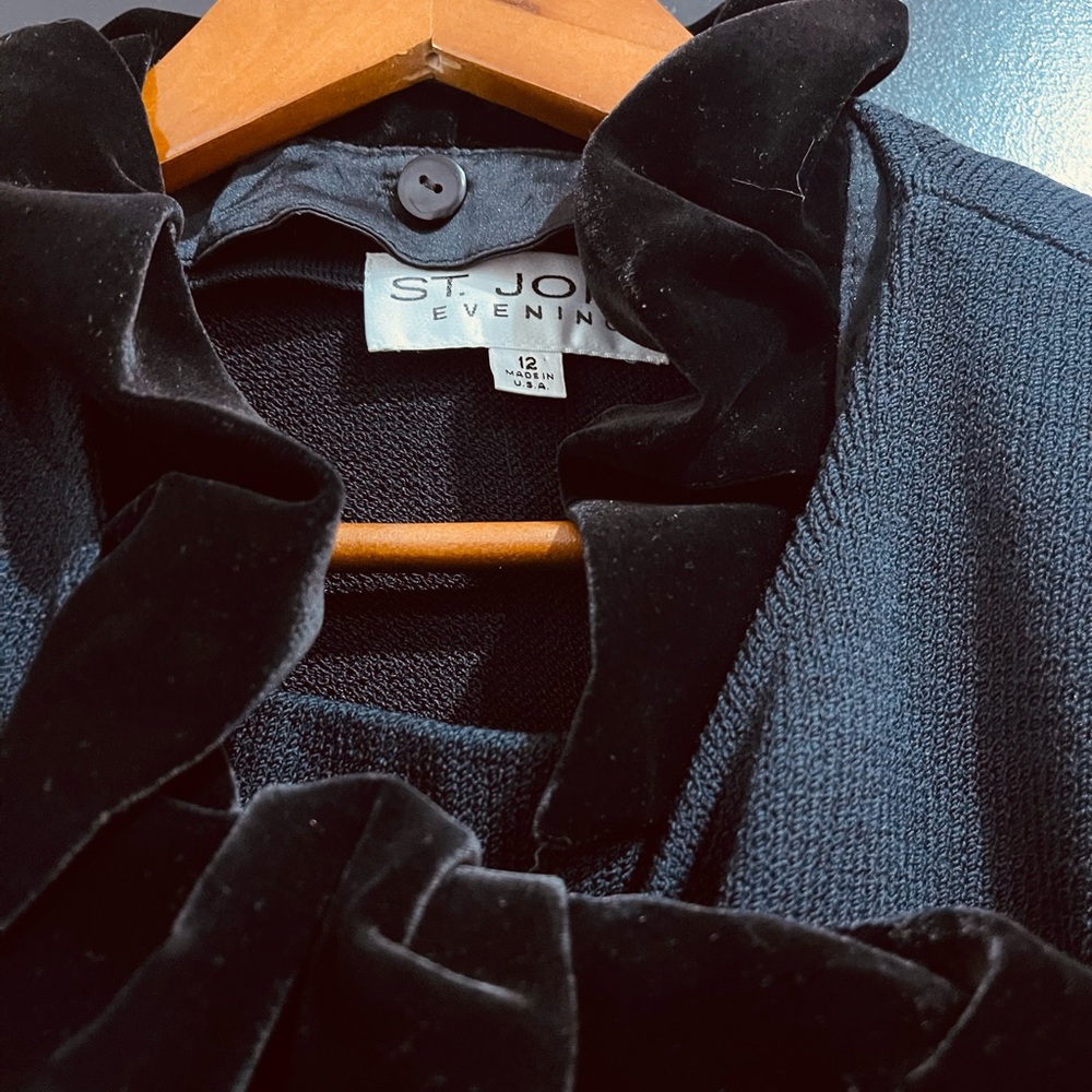 NWOT St. John’s Evening Chic Black Blazer with Ruffle Detail - Picture 2 of 10